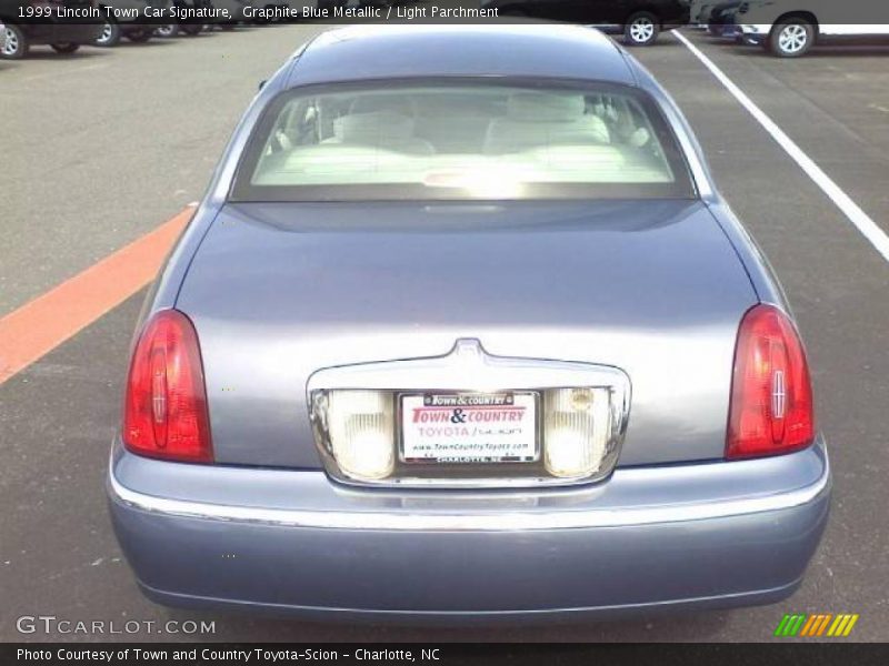Graphite Blue Metallic / Light Parchment 1999 Lincoln Town Car Signature