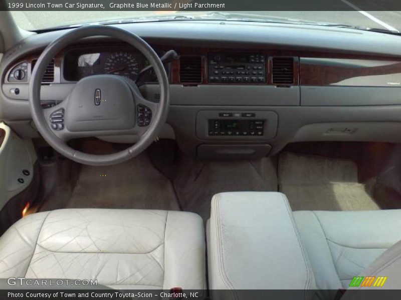 Graphite Blue Metallic / Light Parchment 1999 Lincoln Town Car Signature