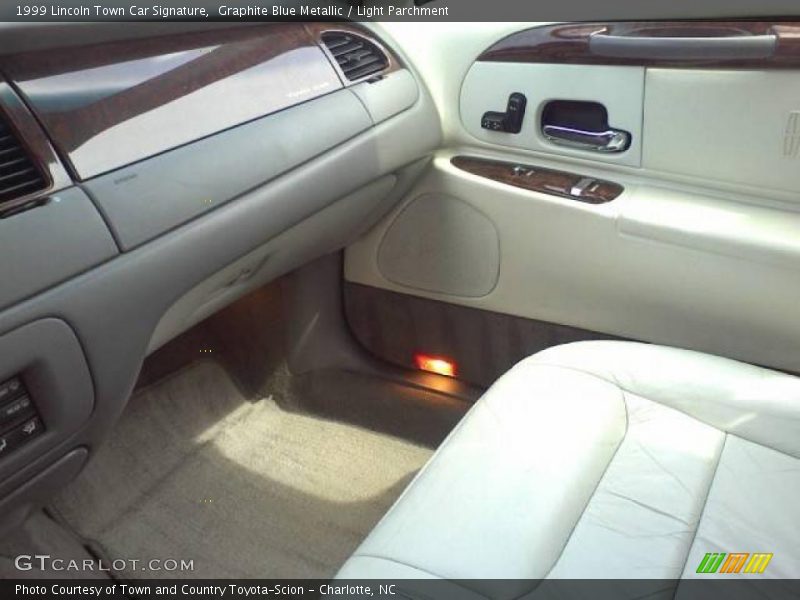 Graphite Blue Metallic / Light Parchment 1999 Lincoln Town Car Signature