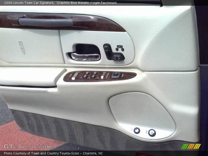 Graphite Blue Metallic / Light Parchment 1999 Lincoln Town Car Signature