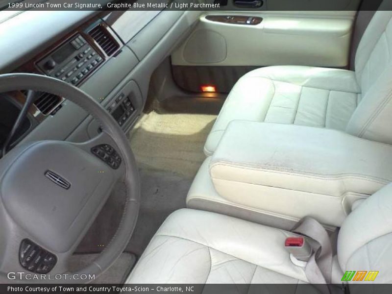  1999 Town Car Signature Light Parchment Interior