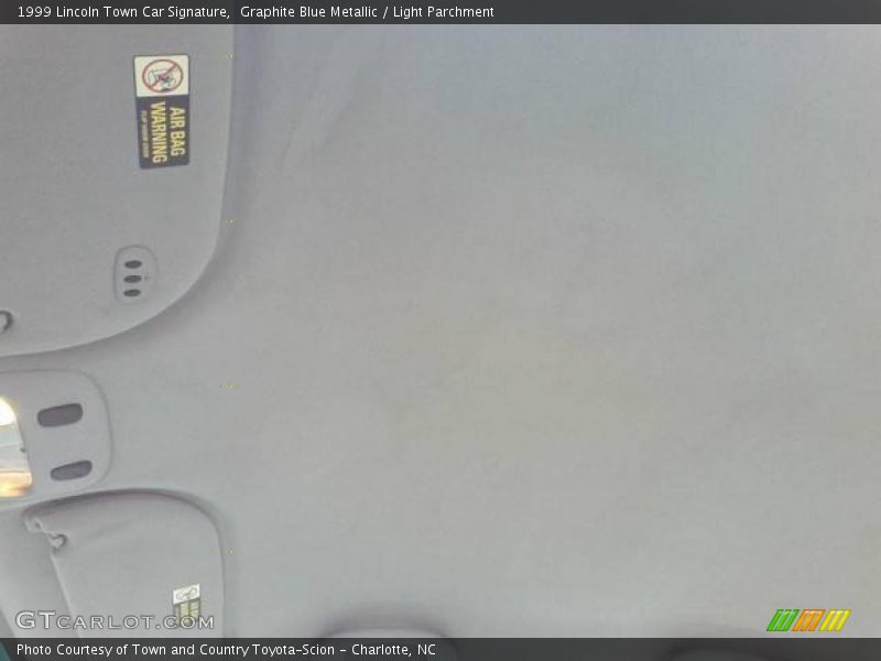 Graphite Blue Metallic / Light Parchment 1999 Lincoln Town Car Signature