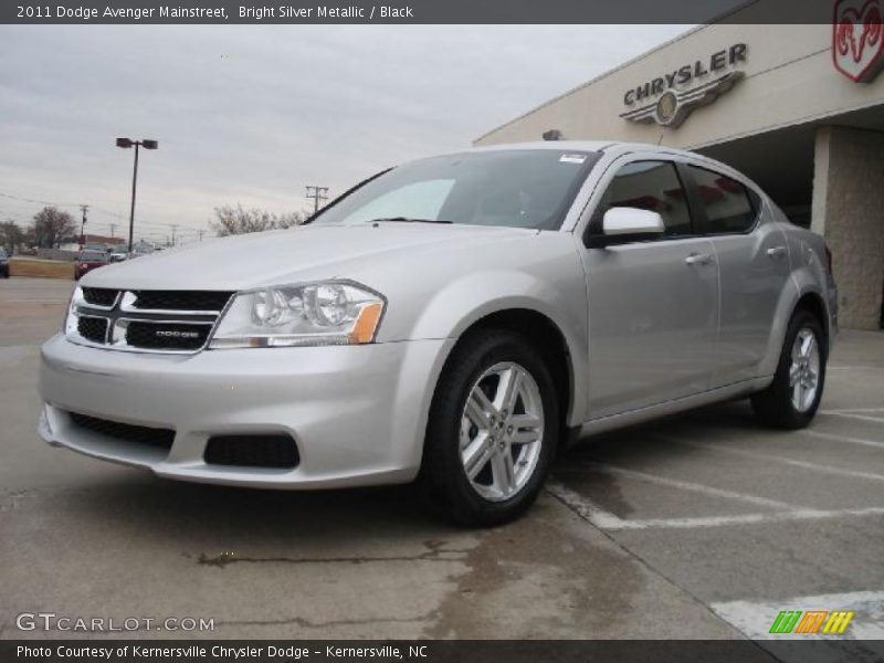 Bright Silver Metallic / Black 2011 Dodge Avenger Mainstreet