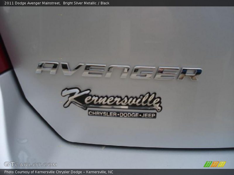 Bright Silver Metallic / Black 2011 Dodge Avenger Mainstreet