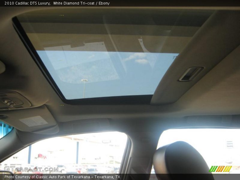 White Diamond Tri-coat / Ebony 2010 Cadillac DTS Luxury