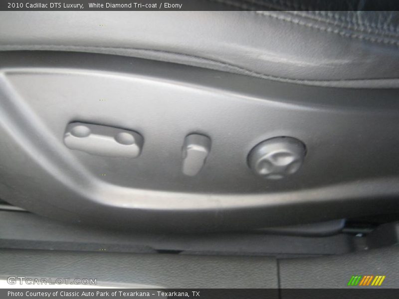 White Diamond Tri-coat / Ebony 2010 Cadillac DTS Luxury
