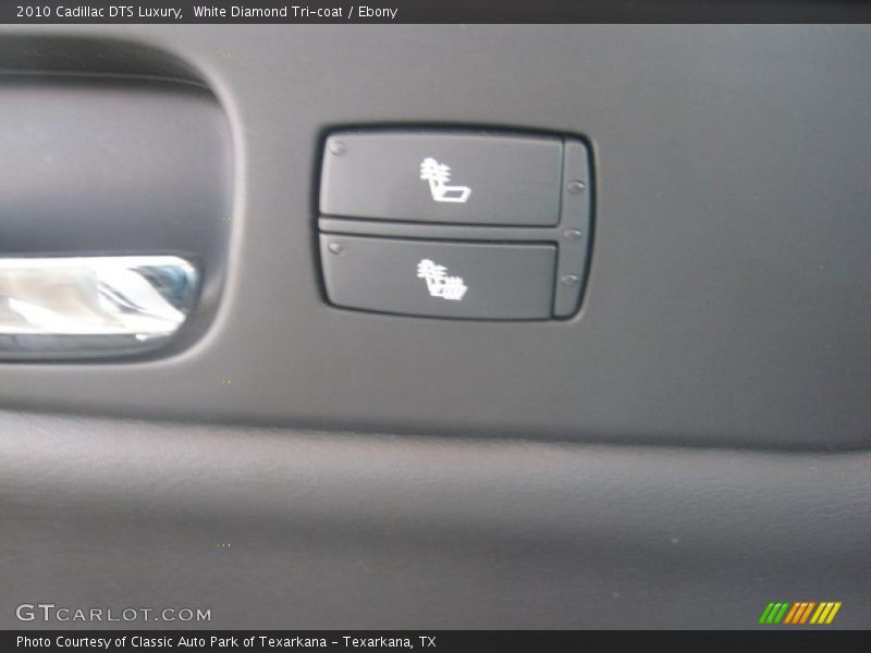 White Diamond Tri-coat / Ebony 2010 Cadillac DTS Luxury