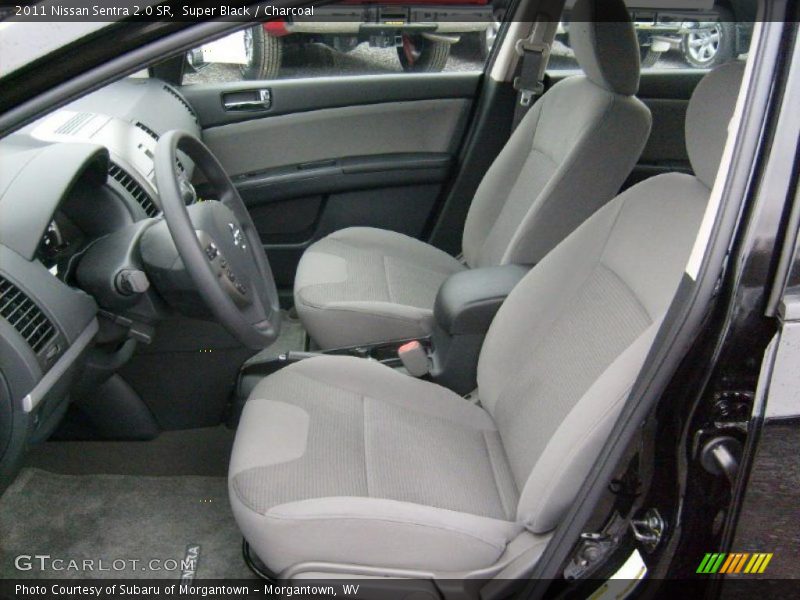  2011 Sentra 2.0 SR Charcoal Interior