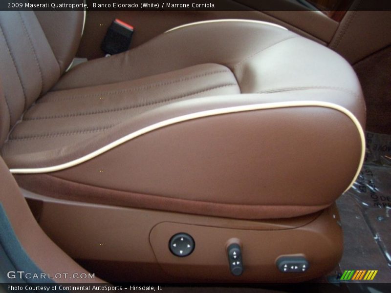 Bianco Eldorado (White) / Marrone Corniola 2009 Maserati Quattroporte