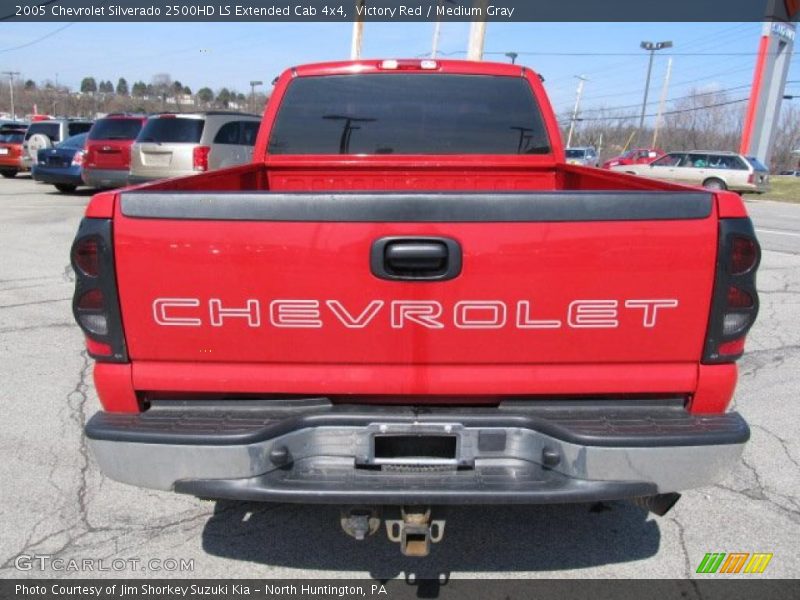 Victory Red / Medium Gray 2005 Chevrolet Silverado 2500HD LS Extended Cab 4x4
