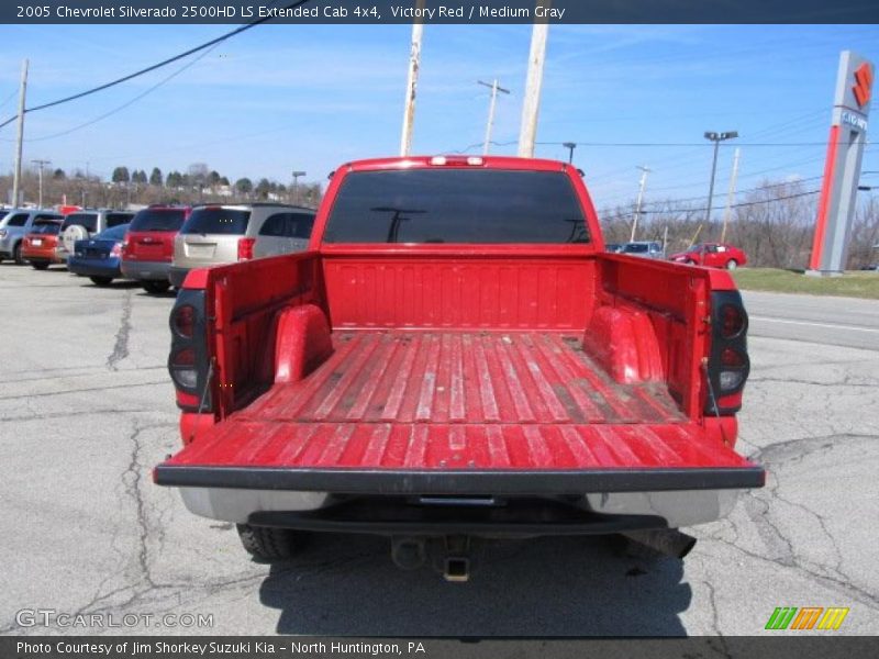 Victory Red / Medium Gray 2005 Chevrolet Silverado 2500HD LS Extended Cab 4x4