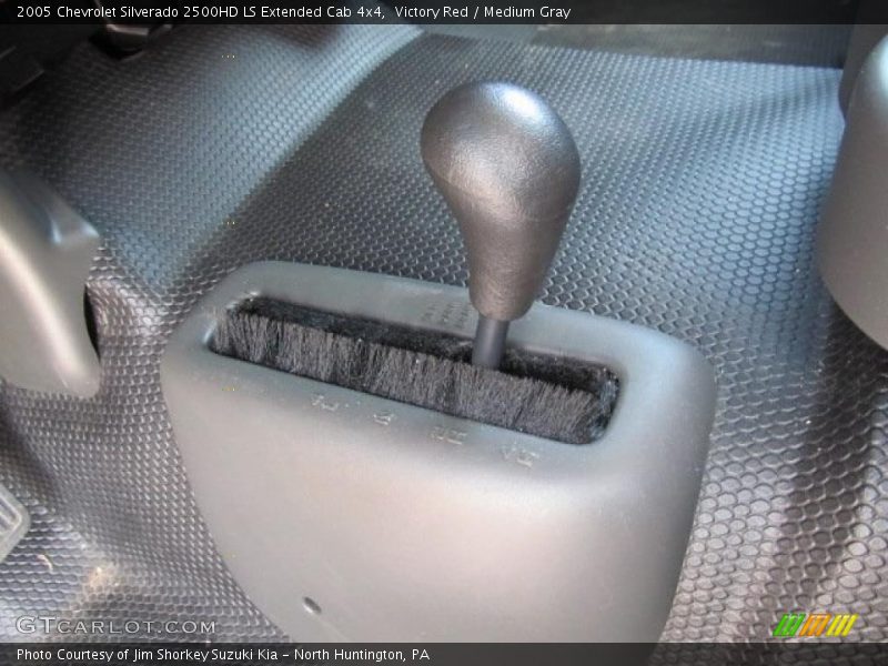 Victory Red / Medium Gray 2005 Chevrolet Silverado 2500HD LS Extended Cab 4x4