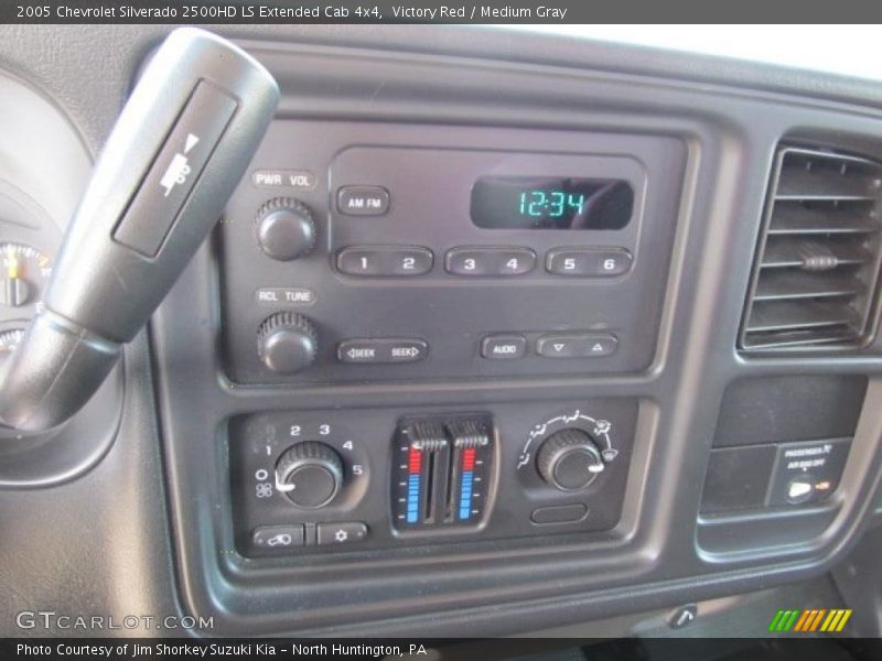 Victory Red / Medium Gray 2005 Chevrolet Silverado 2500HD LS Extended Cab 4x4