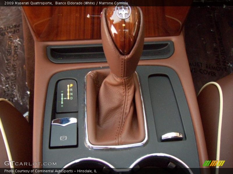 Bianco Eldorado (White) / Marrone Corniola 2009 Maserati Quattroporte
