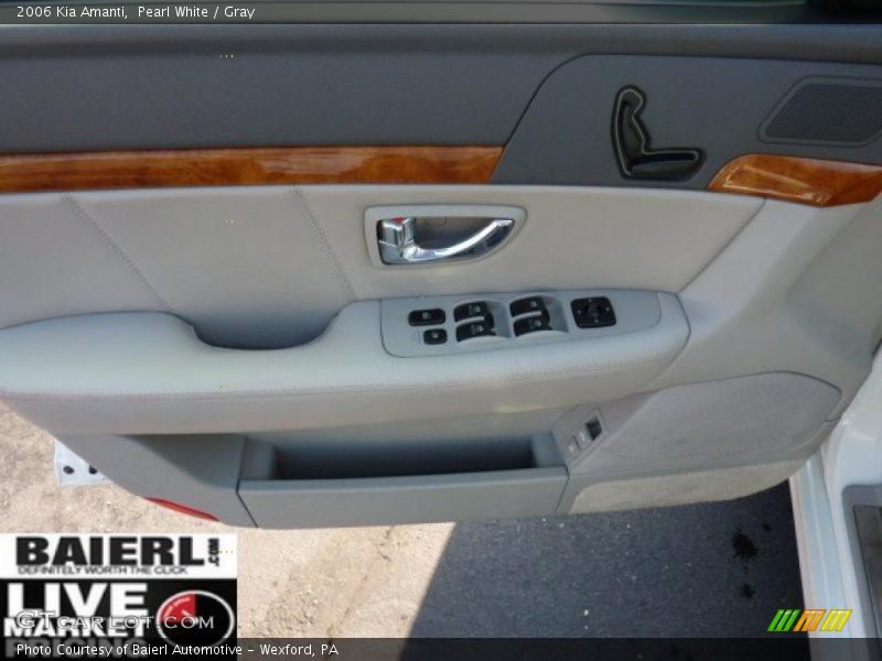 Pearl White / Gray 2006 Kia Amanti