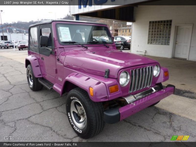 Front 3/4 View of 1997 Wrangler SE 4x4