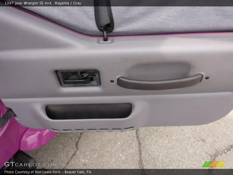 Door Panel of 1997 Wrangler SE 4x4