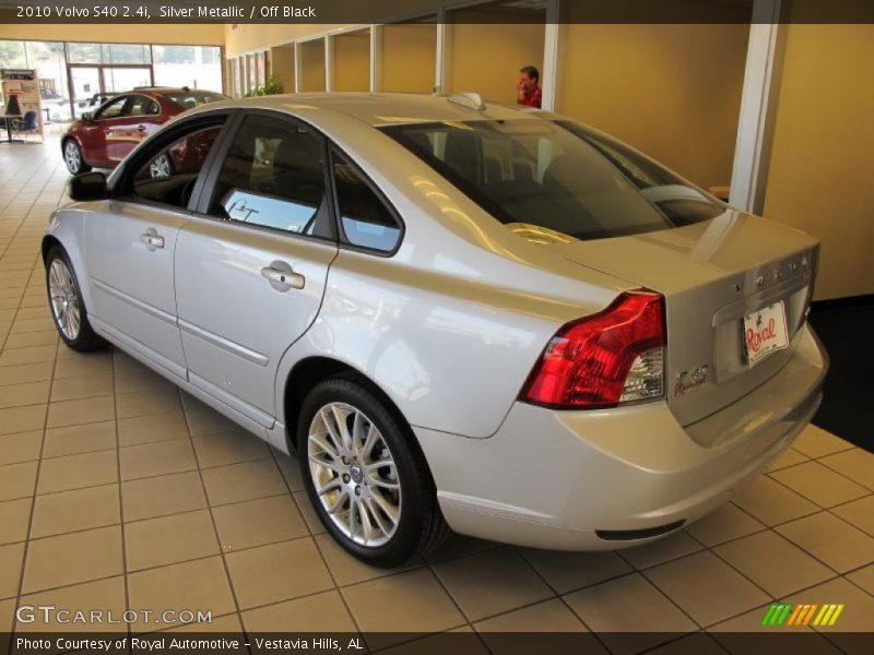 Silver Metallic / Off Black 2010 Volvo S40 2.4i