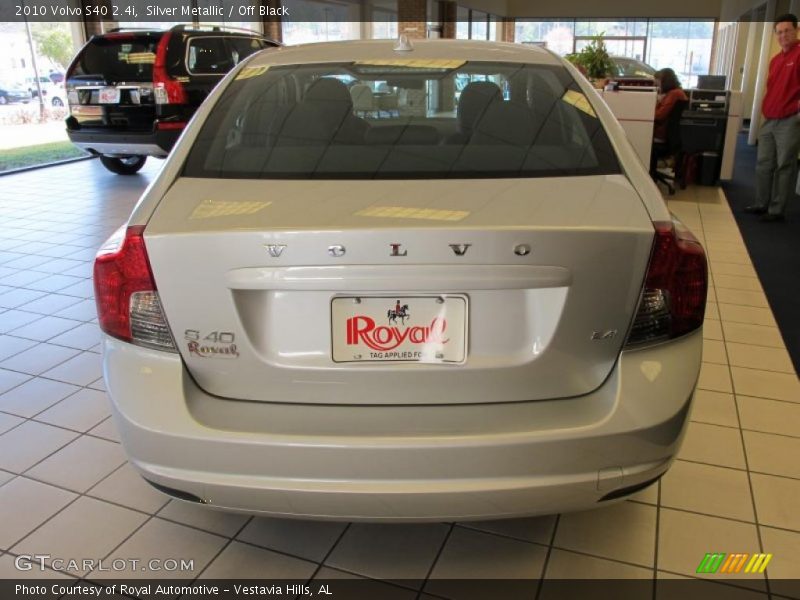 Silver Metallic / Off Black 2010 Volvo S40 2.4i