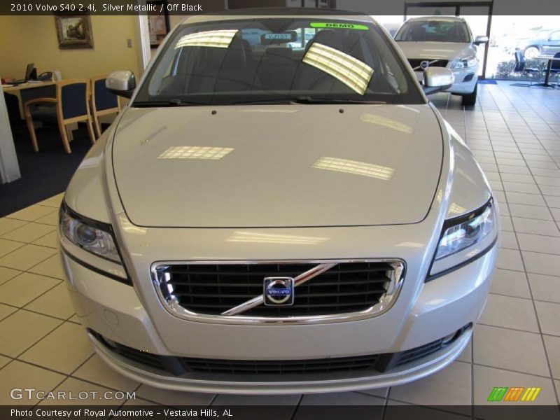 Silver Metallic / Off Black 2010 Volvo S40 2.4i