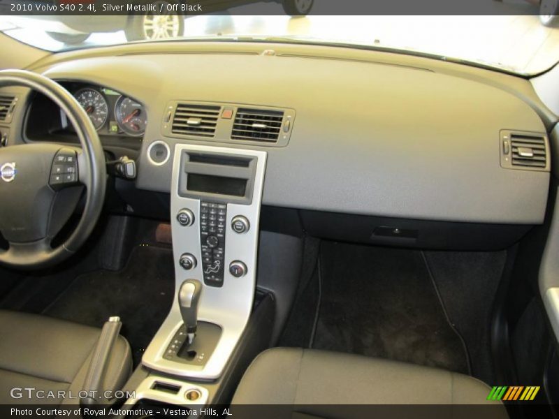 Dashboard of 2010 S40 2.4i