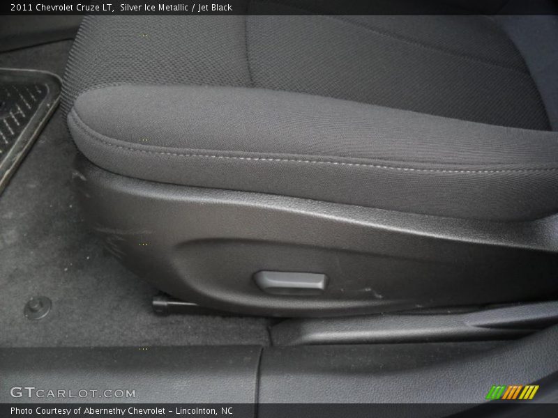 Silver Ice Metallic / Jet Black 2011 Chevrolet Cruze LT