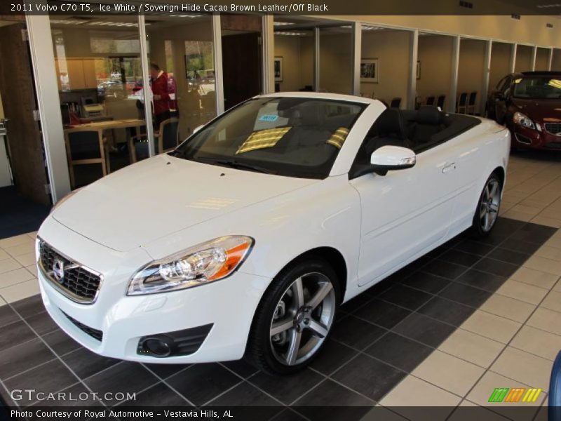 Front 3/4 View of 2011 C70 T5