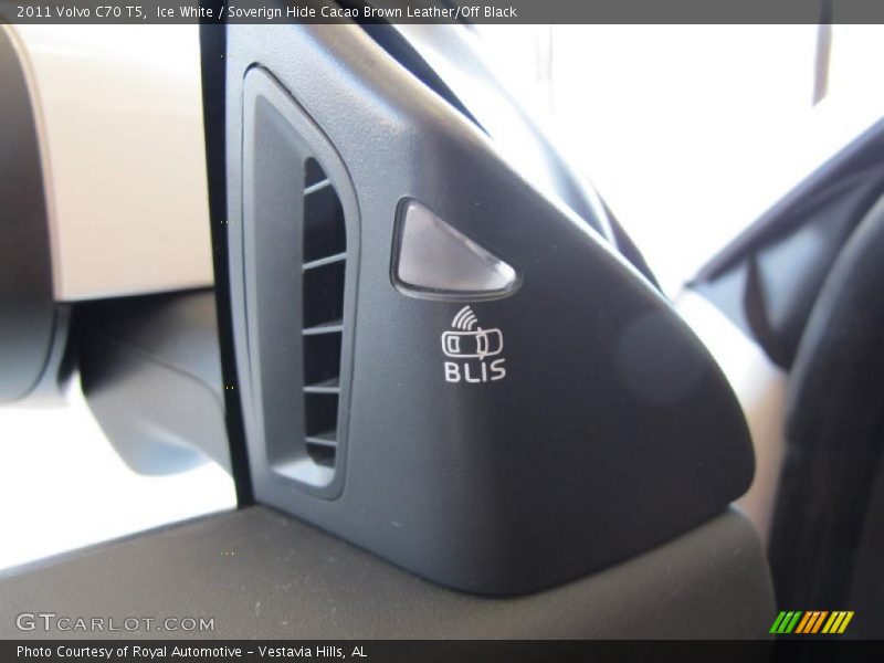 Ice White / Soverign Hide Cacao Brown Leather/Off Black 2011 Volvo C70 T5