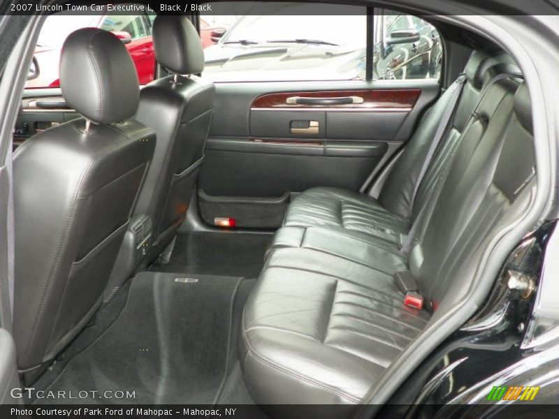  2007 Town Car Executive L Black Interior
