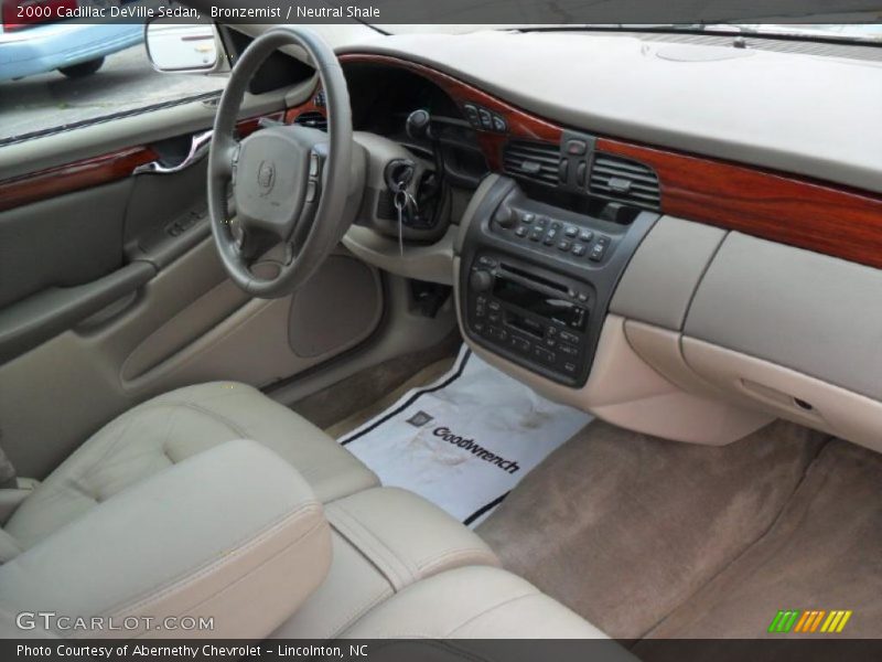 Bronzemist / Neutral Shale 2000 Cadillac DeVille Sedan