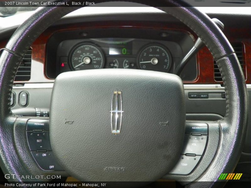  2007 Town Car Executive L Steering Wheel