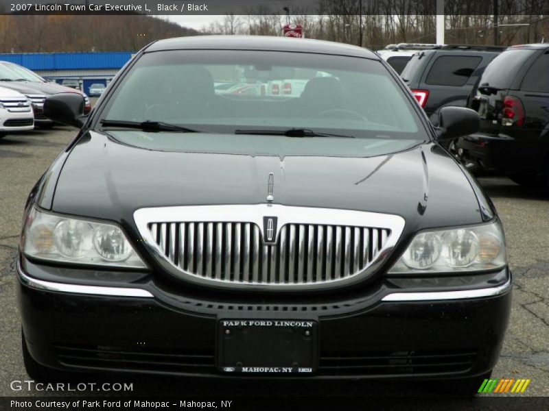 Black / Black 2007 Lincoln Town Car Executive L