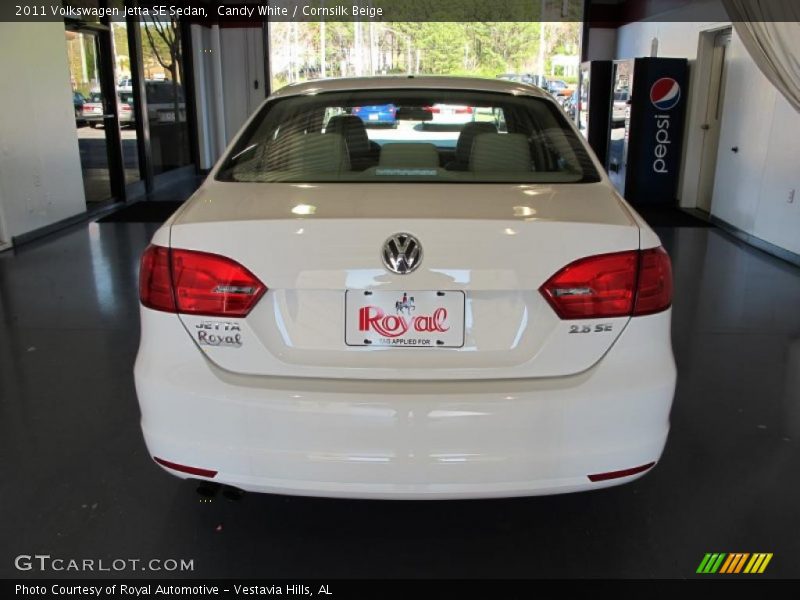 Candy White / Cornsilk Beige 2011 Volkswagen Jetta SE Sedan