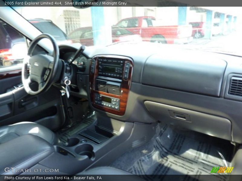 Silver Birch Metallic / Midnight Grey 2005 Ford Explorer Limited 4x4