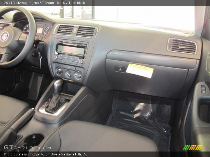 Black / Titan Black 2011 Volkswagen Jetta SE Sedan