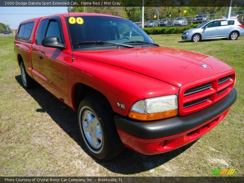 Front 3/4 View of 2000 Dakota Sport Extended Cab
