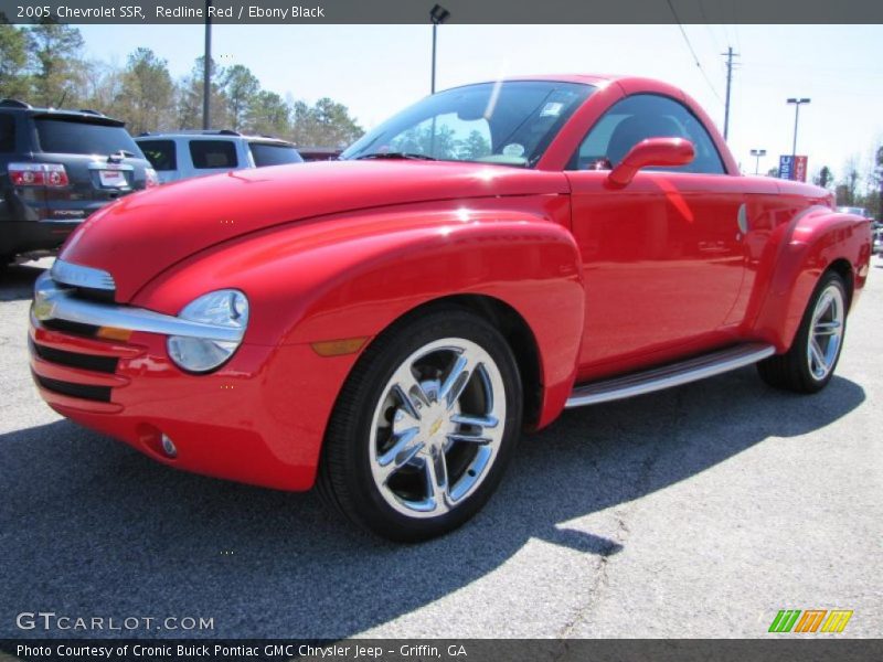 Front 3/4 View of 2005 SSR 