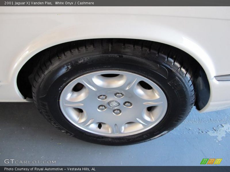 White Onyx / Cashmere 2001 Jaguar XJ Vanden Plas