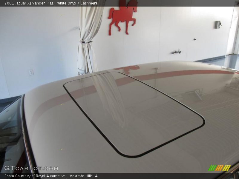 White Onyx / Cashmere 2001 Jaguar XJ Vanden Plas