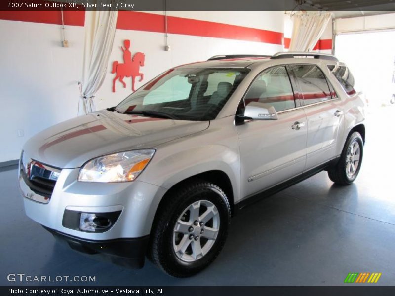 Silver Pearl / Gray 2007 Saturn Outlook XR
