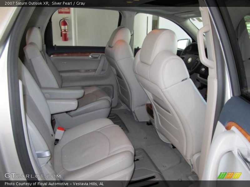 Silver Pearl / Gray 2007 Saturn Outlook XR