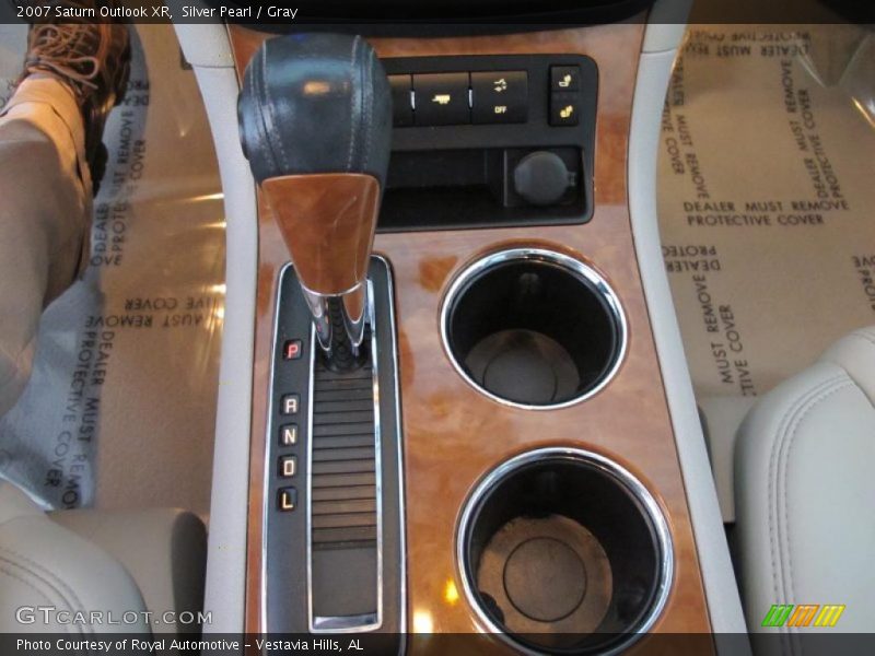 Silver Pearl / Gray 2007 Saturn Outlook XR