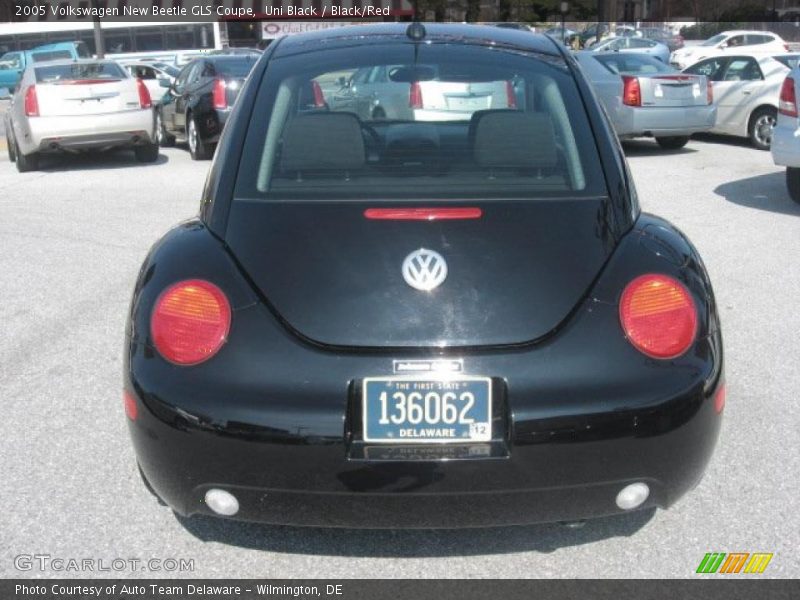 Uni Black / Black/Red 2005 Volkswagen New Beetle GLS Coupe