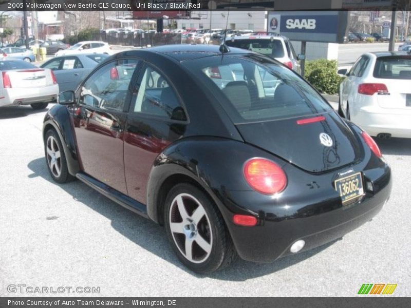 Uni Black / Black/Red 2005 Volkswagen New Beetle GLS Coupe
