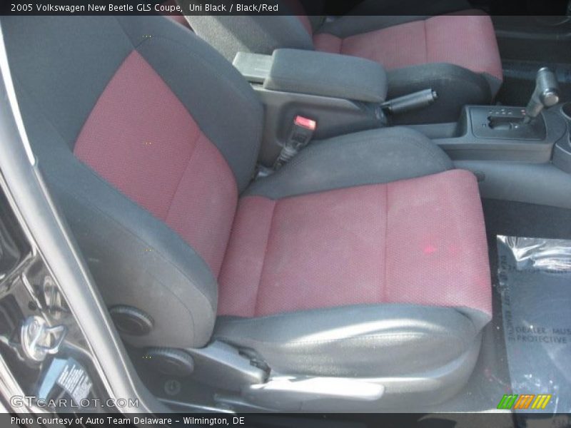 Uni Black / Black/Red 2005 Volkswagen New Beetle GLS Coupe