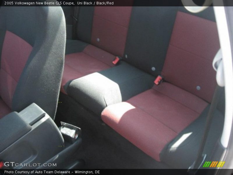 Uni Black / Black/Red 2005 Volkswagen New Beetle GLS Coupe