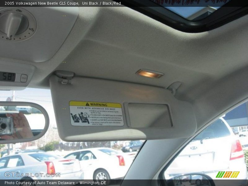 Uni Black / Black/Red 2005 Volkswagen New Beetle GLS Coupe
