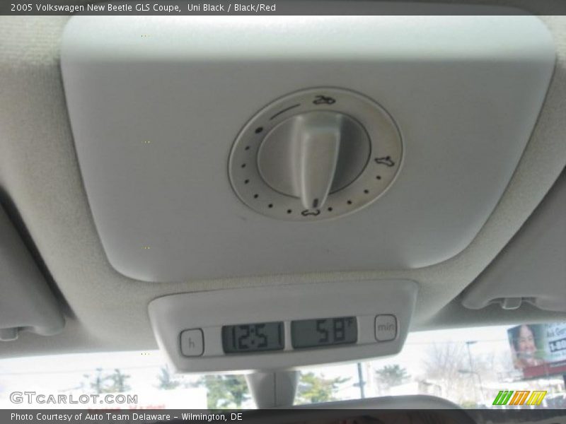 Uni Black / Black/Red 2005 Volkswagen New Beetle GLS Coupe