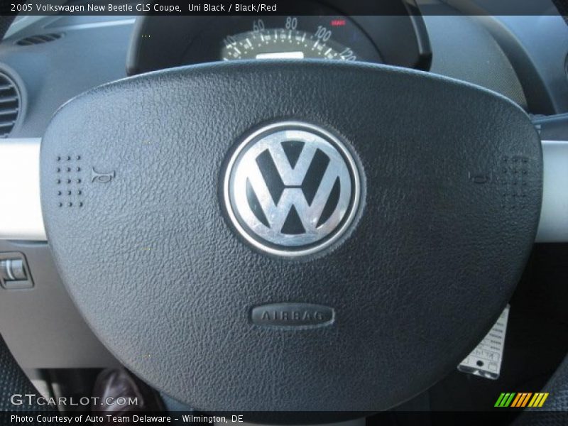Uni Black / Black/Red 2005 Volkswagen New Beetle GLS Coupe