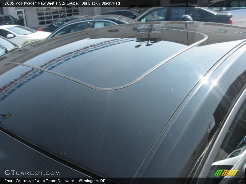 Uni Black / Black/Red 2005 Volkswagen New Beetle GLS Coupe